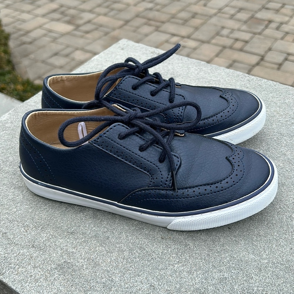 Janie and Jack Wingtip sneakers